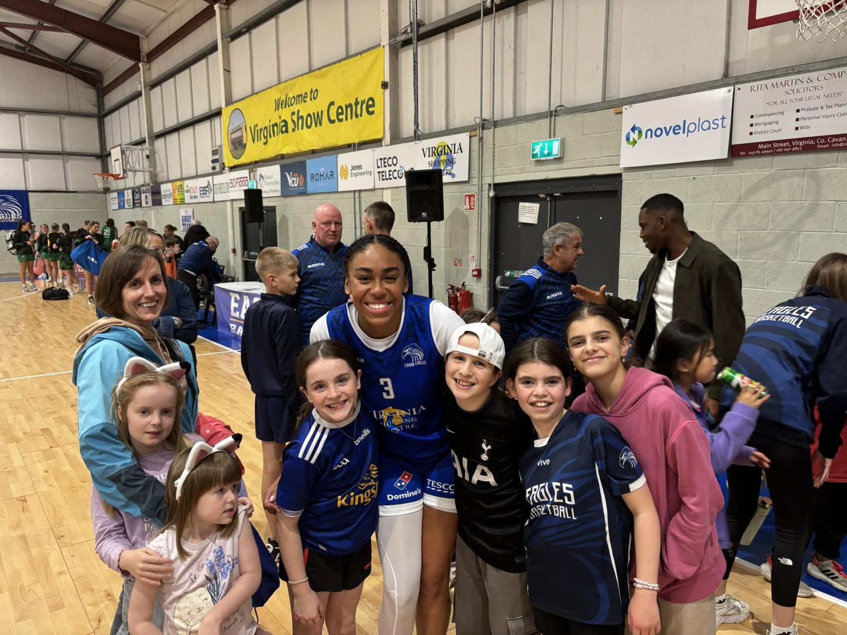 Kilah Freelon with young Cavan Eagles fans after the Portlaoise game